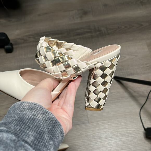 Charles by Charles David Cream and Gold Checkered Chunky Heel With Strap Sz 7.5 - Picture 5 of 7